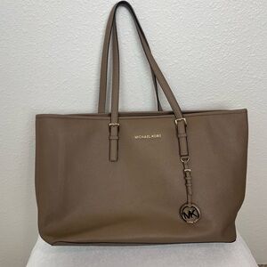 Micheal Kors jet set tote